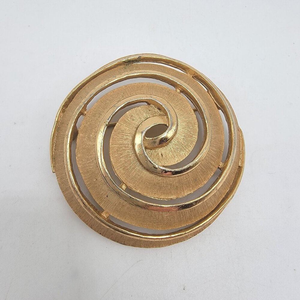Vintage Crown Trifari Brooch‎ 50'S Swirl Spiral Brushed Gold Tone Domed Pin